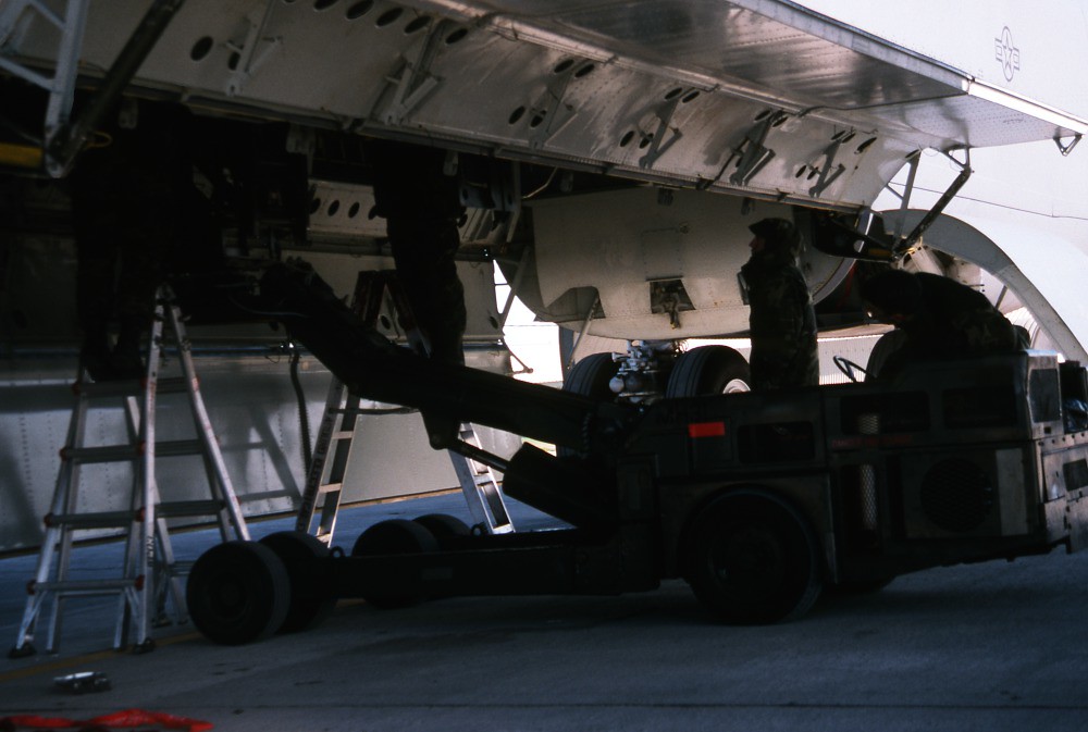 Loading 21. AFB Tindal for b-52h.