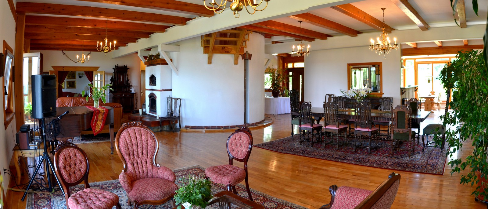 Grand dining room - Salle de réception du Domaine Tomali-Maniatyn