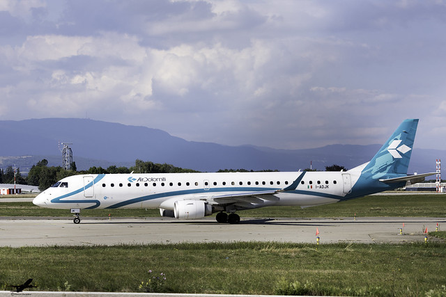 Air Dolomiti Embraer ERJ-195 - I-ADJK (2)