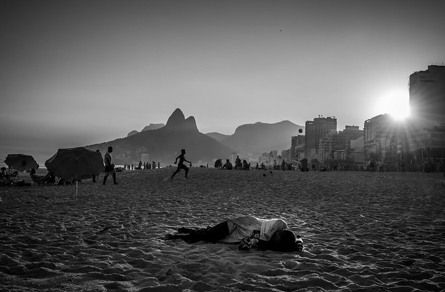 Lying Man On Ipanema Beach (Rio de Janeiro, Brazil. Gustavo Thomas © 2015)