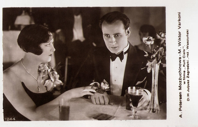 Agnes Petersen and Victor Varconi in Kult ciala (1930)