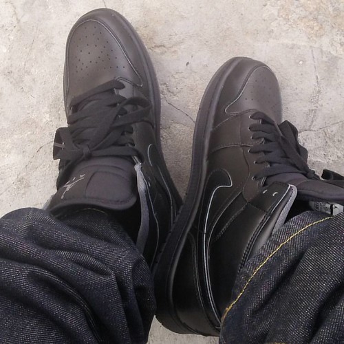 #BLACK #CHARCOALGREYBOTTOMS #AIRJORDAN #ONES #MIDS #ITSBEENAMINUTE #STILL A #TRUE #SOLECOLLECTOR #SNEAKERHEAD #KICKFIEND #CLASSIC #FOOTWEAR #SHOEGAME #ON #POINT #AS #USUAL #DONWONFROMDVILLE #IJUSTDO #ON #ITUNES #LINKINBIO #BANGIT | by donwonfromdville