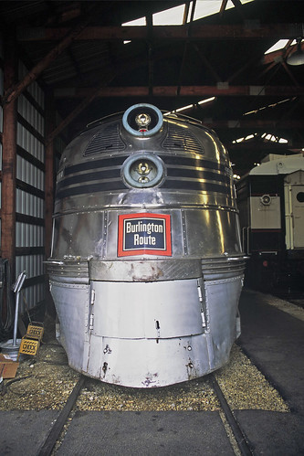 silver illinoisrailwaymuseum railroadmuseums chicagoburlingtonquincy streamlinereralocomotives e5alocomotives burlingtonroutelocomotives