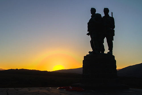 at going down sun we will remember them sets commando memorial spean bridge scottish highlands category a listed monument scotland dedicated men original british forces raised world war ii village overlooks training areas depot 1942 achnacarry castle queen mother united kingdom tourist attraction view ben nevis aonach mòr kev gregory canon 7d britain military royal marine