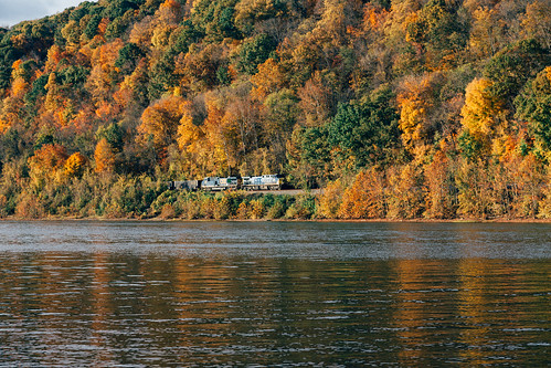 autumn fall train landscape us colorful unitedstates pennsylvania rivervalley monongahela csx monongahelariver