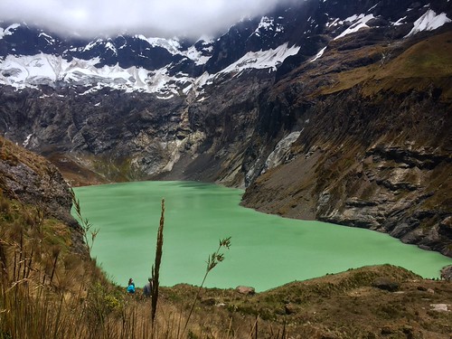 El Altar Ecuador by Carlitos Laso, Laguna amarilla
