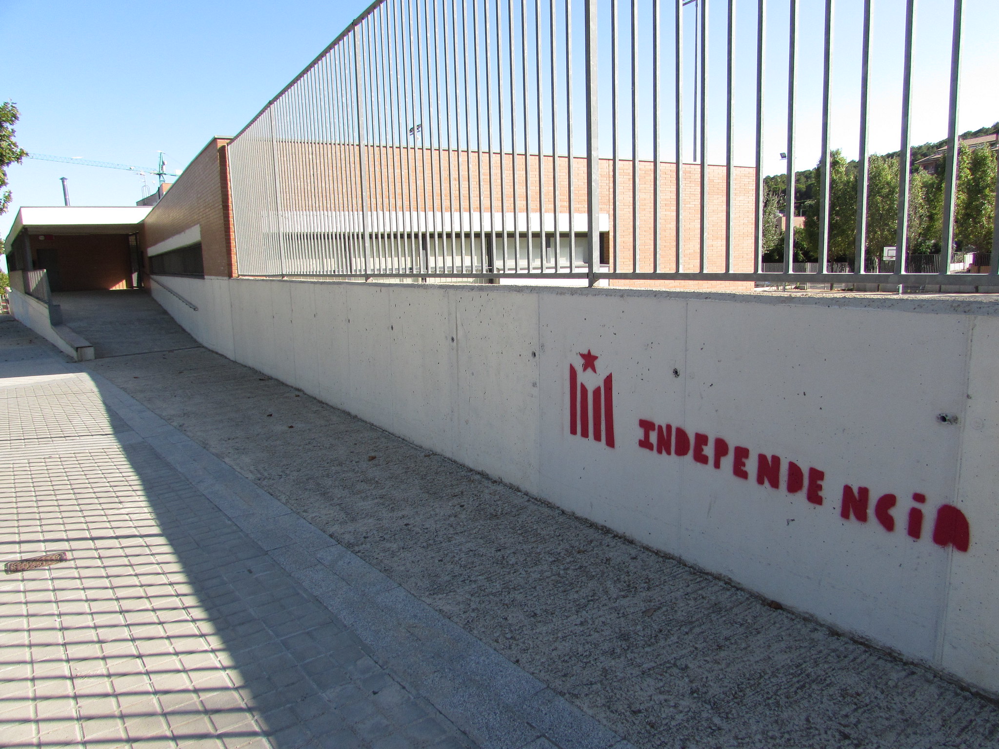 El incivismo crea escuela en Cataluña