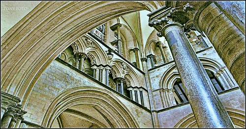 archway to windows - arche de fenetres - arco alle finestre - arco de ventanas | by I am Tony fotos