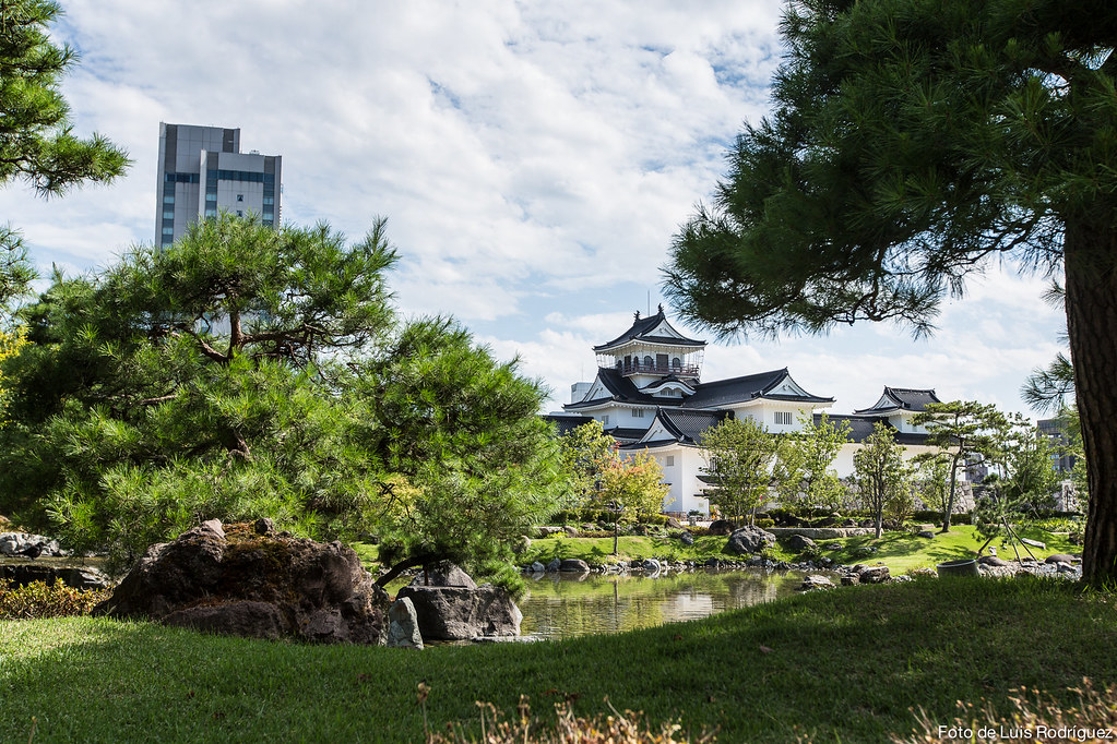 Jardín japonés del parque del castillo de Toyama