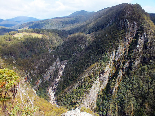 mountain landscape fuji dana australia finepix tasmania cradle hs20 exr iwachow tree rock forest river canyon leven honeymoon libanky