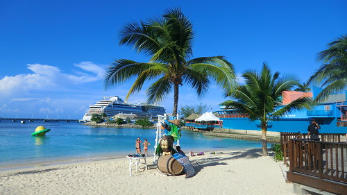 ocean beach strand landscape meer ship outdoor cruising vessel jamaica cruiseship landschaft palme cruiser baum aida ochorios seefahrt karibik kreuzfahrt natureandpeopleinnature