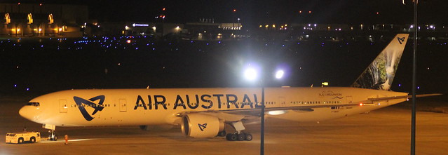 BOEING 777-300ER AIR AUSTRAL F-ONOU  PARIS(CDG)-TOULOUSE(TLS)-LA REUNION(RUN)  le   11 10 2015.