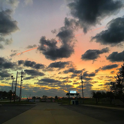 Forgot to post the start of yesterday's sunrise. 11/7//16 by Nanna J, instagramapp square squareformat iphoneography uploaded:by=instagram