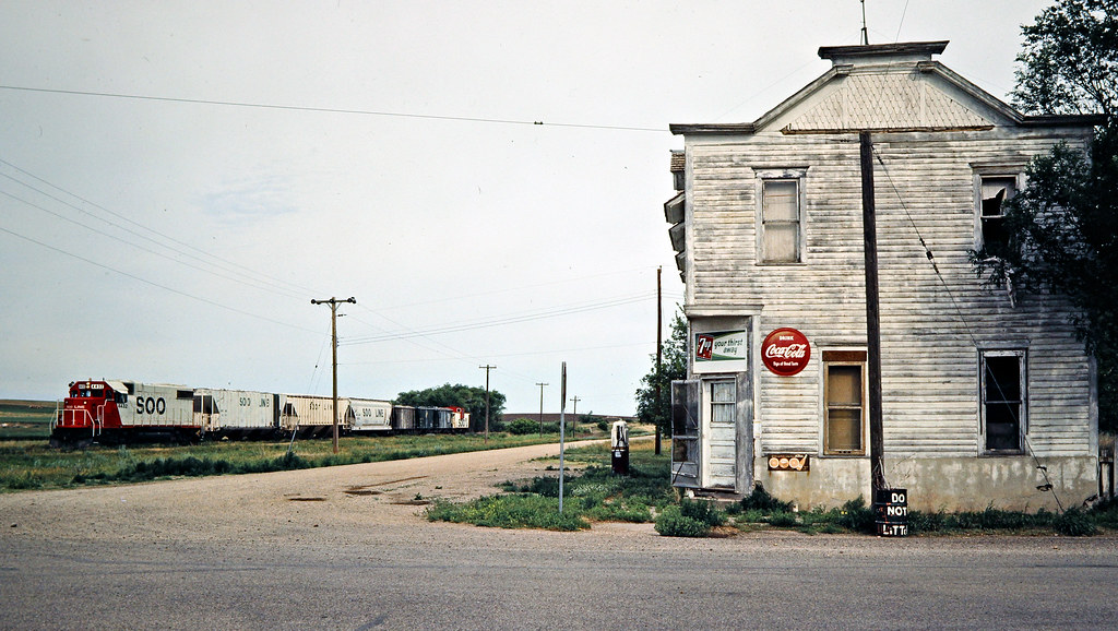 SOO, Braddock, North Dakota, 1980 | Eastbound Soo Line Railr… | Flickr