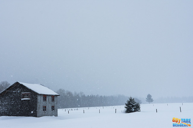 Une grange en hiver