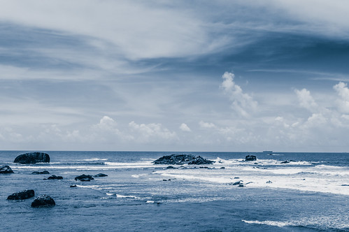 srilanka galle beach sea waves black white sky d3200 kitlense 1855mm nature nikon landscapes