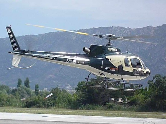 Eurocopter Ecureuil en el aerodromo de Empuriabrava