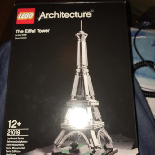 Paris and I will have fun tomorrow afternoon... dunno who wants to build it the most tho... probably me😝😝 #paris #eiffeltower #lego #legoarchitecture #weekendfun | by Keezy