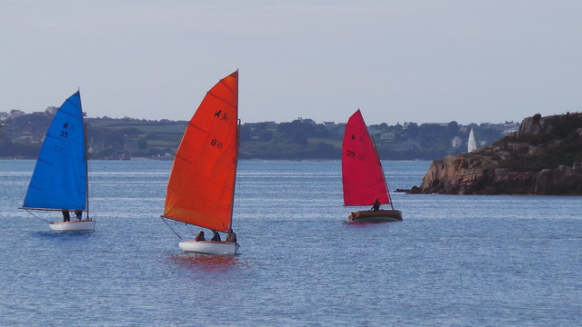 Sailing between ile Callot and Carentec