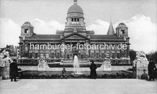 X1009140 Hanseatisches Oberlandesgericht, Brunnenanlage am ehem. Hamburger Holstenplatz, jetzt Sievekingplatz.