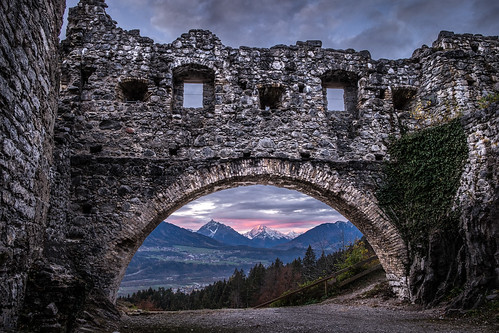 sunrise austria tirol österreich ruine sonnenaufgang wolkig thaur at marke59