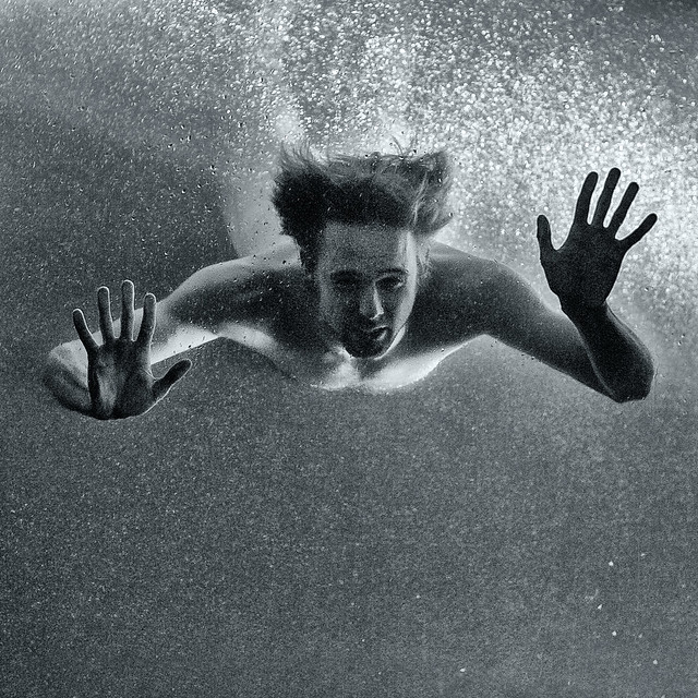 Alex @ Half Machine, live underwater dance