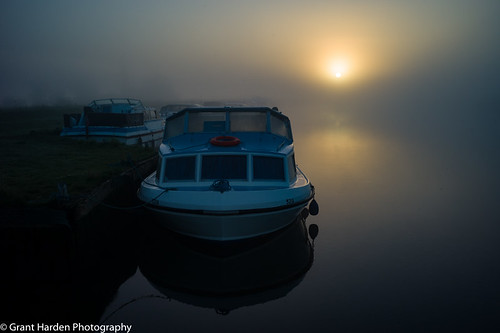 norfolk norfolkbroads uk reedham leica m9 voigtlander 35mm misty early morning fog water waterscape boats ferry sunrise sun calm colour