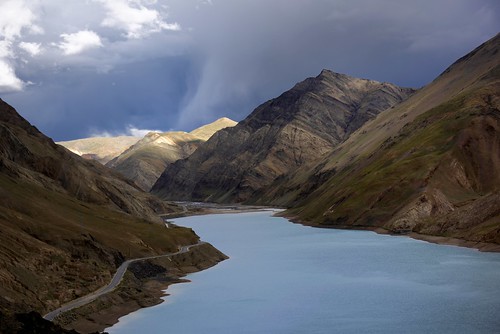 tar gyantse 2015 tibetautonomousregion ütsang བོད་ལྗོངས། tibetanplateauབོད་མཐོ་སྒང་bötogang tibetབོད turquoiseགཡུ་gyu natureofphenomenaཆོས་ཀྱི་དབྱིངས་choskyidbyings landscapesceneryརི་ཆུ་ཡུལ་ལྗོངསrichuyulljongsrichuyünjong natureརང་བྱུང་ཁམས་rangbyungrangjung weatherགནམ་གཤིས།namshi tsangགཙང་latowesterntibet gyantséརྒྱལ་རྩེ།county landscapepictureཡུལ་ལྗོངས་རི་མོyulljongsrimoyünjongrimo landscapeཡུལ་ལྗོངས།yulljongsyünjong similatsoསི་མི་མི་ལ་མཚོ་similamtsho earthandwaternaturalenvironmentས་ཆུ་sachu similalake ©janreurink ༢༠༡༥་