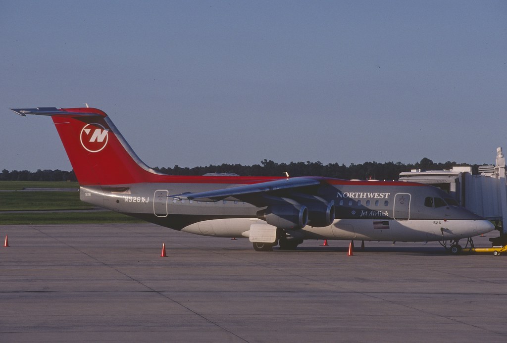 Northwest Airlink Avro RJ 85; N526XJ, September 2000