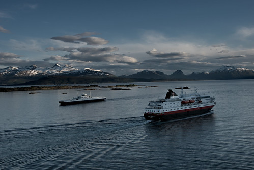 molde moldefjord hurtigruten norwegen norway norge sea mountain fjord berg gebirge meer ship schiffe moreogromsdal ships landscape