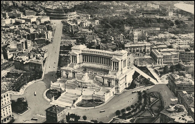 ROMA ARCHEOLOGIA e RESTAURO ARCHITETTURA: La Via dell'Impero e delle distruzioni - fotografia progetto con futuro assetto stradale (1931-32).