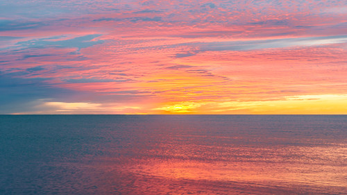 sheboygan wisconsin sunrise lakemichigan colorful water sky clouds nature canoneos5dmarkiii canonef2470mmf28lusm