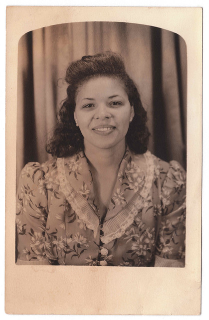 Vintage Postcard : 1940's Portrait of a Lovely Lady