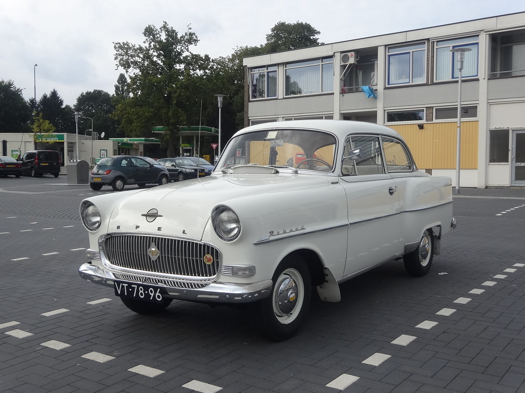 toegift bij de buurtsuper! VT-78-96 Opel Rekord 1957 Apeldoorn