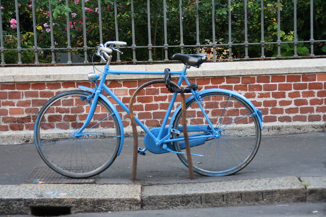 blue bicycle Milano