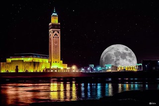 #bigmoon #moon #luna #abmlifeiscolorful  #instagoodmyphoto #colorhunters #colorlove #colorcolourlovers #justgoshoot #colorventures  #makeyousmilestyle #lune #maternitystyle  #casablanca  #maroc #morocco #beautiful #art #instagood #instagramers #maroc #mor