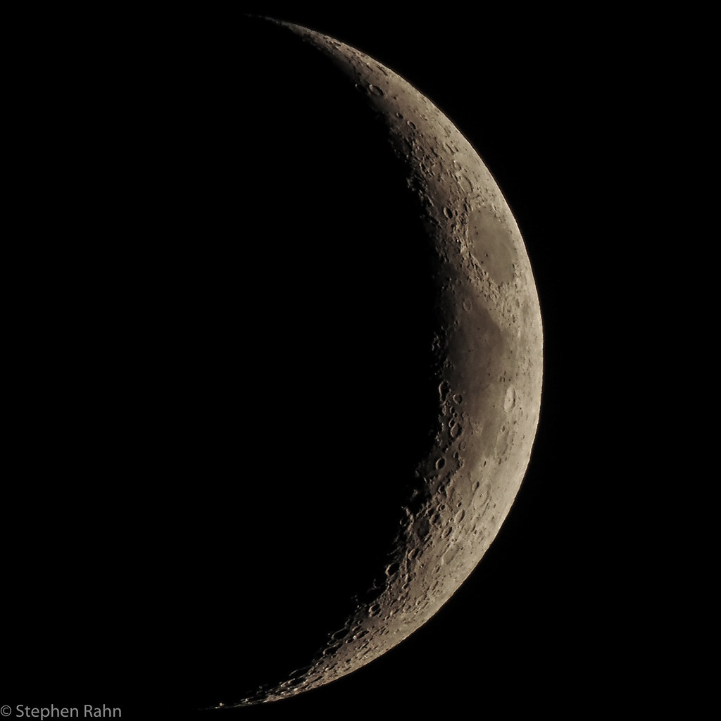 15% Illuminated Waxing Crescent Moon on 11-3-16 - This was m… - Flickr