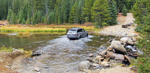 Range rover fording stream. | Range Rover crossing pend/stre… | Flickr