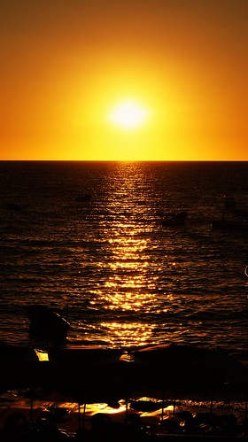 acapulco guerrero mexico sunset horizon horizonte ocean oceano sky cielo pacific pacifico boat lancha silhouette siluetasurface superficie sun sol orange naranja