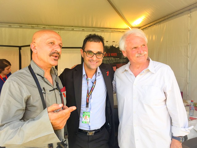 Arash Derambarsh (élu dans la ville de Courbevoie) avec les photographe Reza et Yann Arthus-Bertrand au festival Solidays