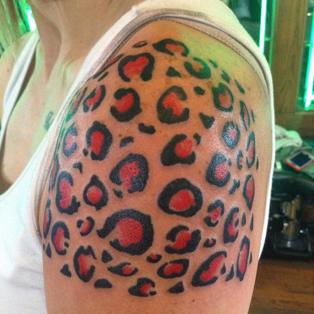 tommy capped off a young lady's shoulder w/ #cheetahprint… | Flickr