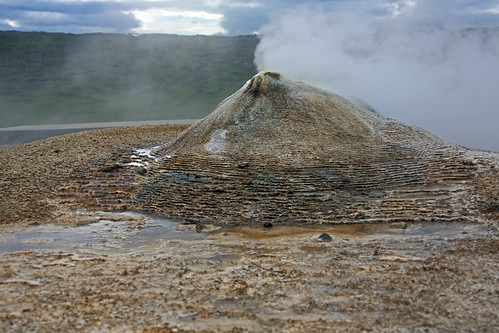 Steaming Fumarole in Hveravellir, Iceland | by onurbwa51
