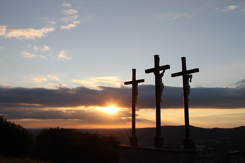 sunset summer sky cloud sun mountain berg kreuzberg germany bayern deutschland bavaria sonnenuntergang sommer himmel wolke september sonne deu holycross rhön gegenlicht unterfranken mittelgebirge heiligerberg rhöngrabfeld dreikreuze bischofsheimanderrhön september2015 04092015