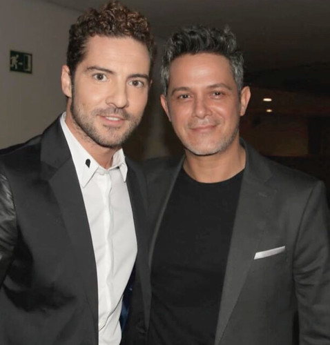 RT @EstiloDF: .@davidbisbal nos cuenta sobre su gran relación con @AlejandroSanz #RebeccaDeAlbaEnEstiloDF https://t.co/famu2wQhPs | by Bisbal Street Team México