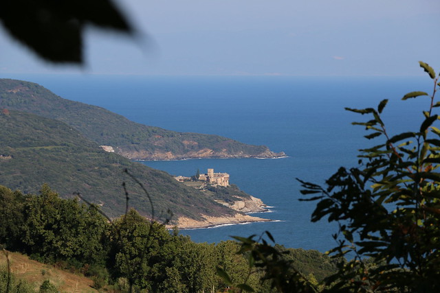Μονή Σταυρονικήτα (από τη Μονή Φιλοθέου), Άγιον Όρος - Stavronikita Monastery (as seen from Filotheou Monastery), Mount Athos