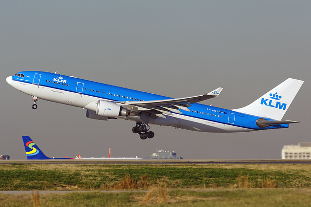 PH-AOE - Airbus A330-203 - KLM - KATL - Dec 2015