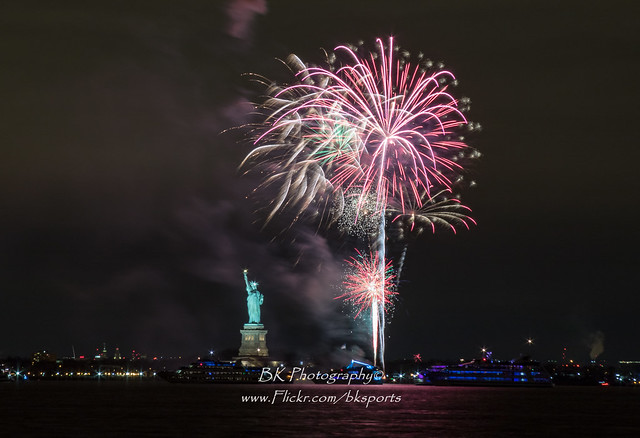 Statue Of Liberty 2015 New Years Eve Fireworks-1