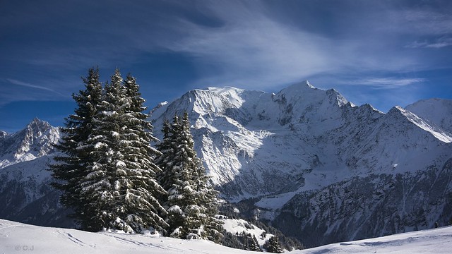 Le massif du Mont-Blanc en mode hiver !... Mont-Blanc range with his winter suit ...