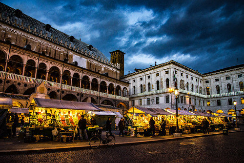street plaza italy night nikon italia view market dusk piazza nikkor mercato padova veneto d600 2485mm piazzadellafrutta