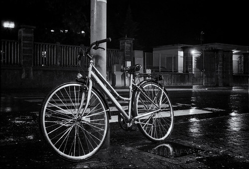 valtellina nightshot streeview bicycle urban sondrio night lombardia italy it bw